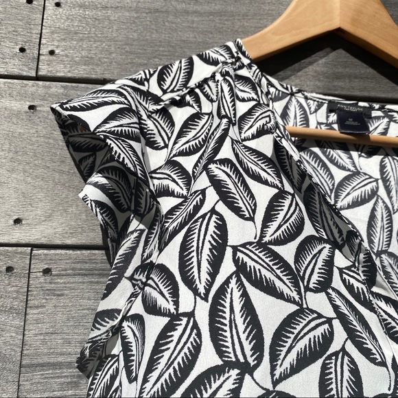 Ann Taylor Leaf Print Flutter Sleeve Shirt M - Picture 4 of 9